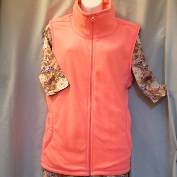 🎉3/$40🎉Old Navy pink vest - Picture 2 of 4